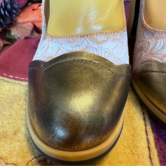 Fluevog Attic Joyce Buckled Heel with Scalloped Toe in Gold ๐ - Picture 4 of 11